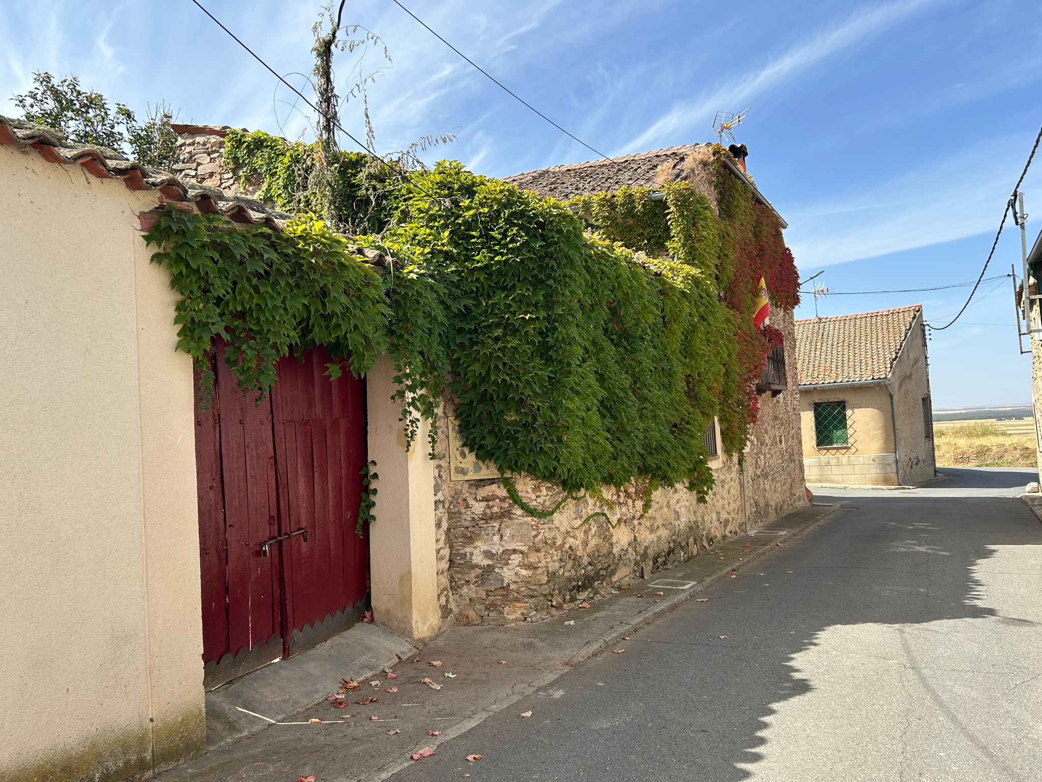 CASA DE 300m2 EN PARCELA DE 450m2 MUY CERCA DE SANTA MARÍA DE NIEVA